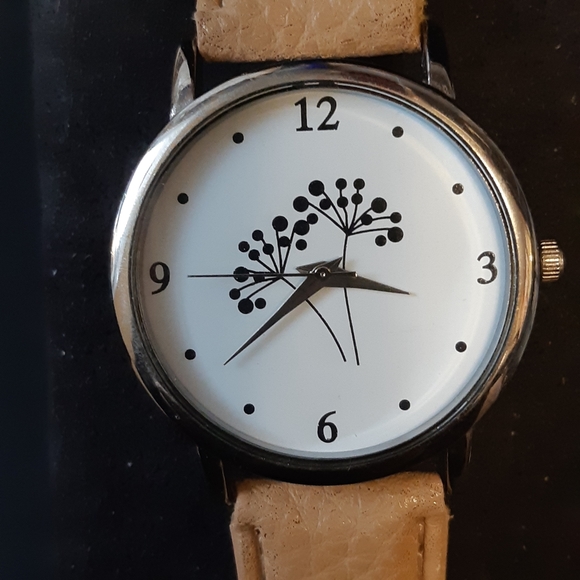 Watch - Picture 2 of 4